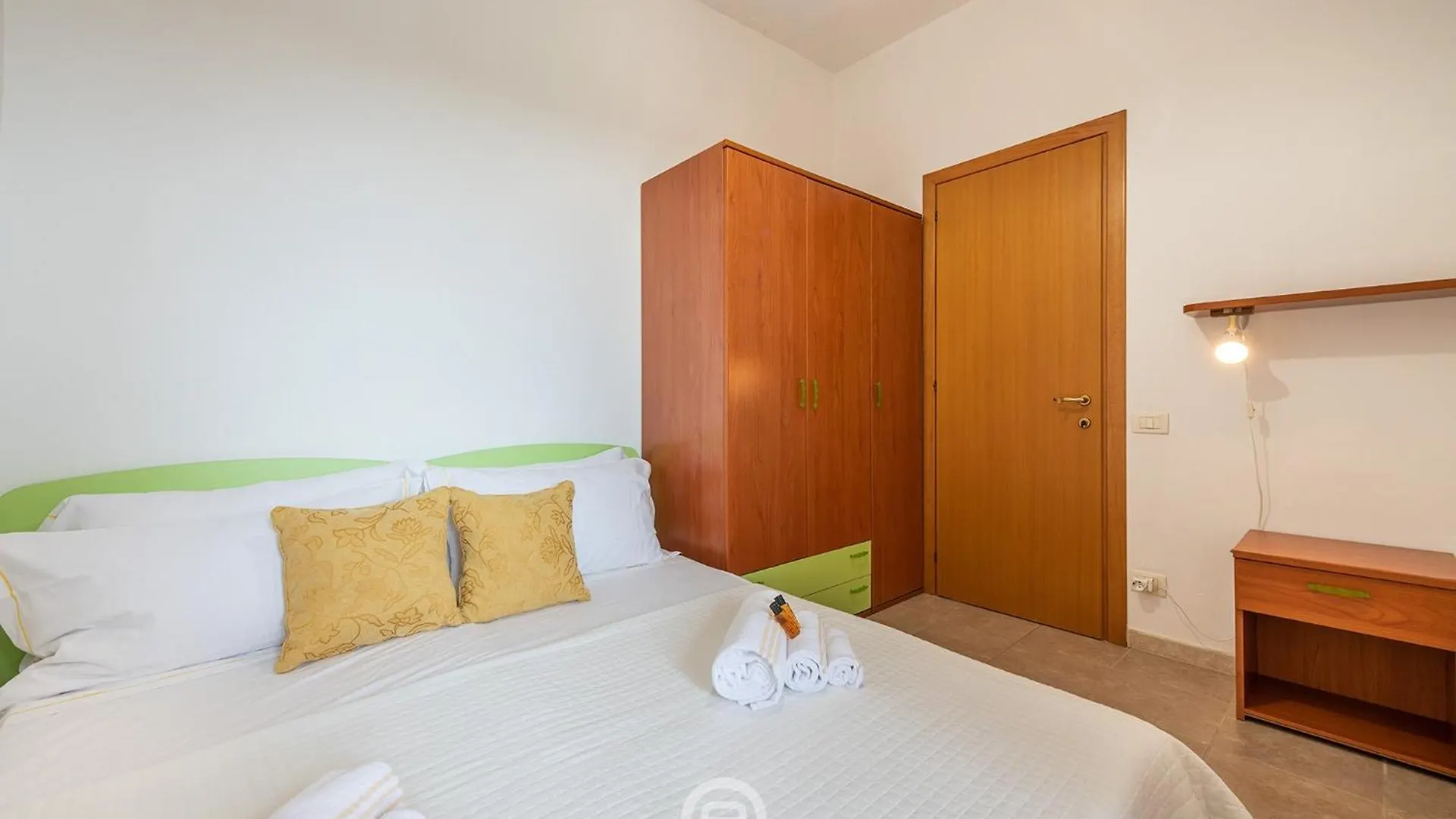 House Atena Sa Rocca Tunda 0*,  İtalya