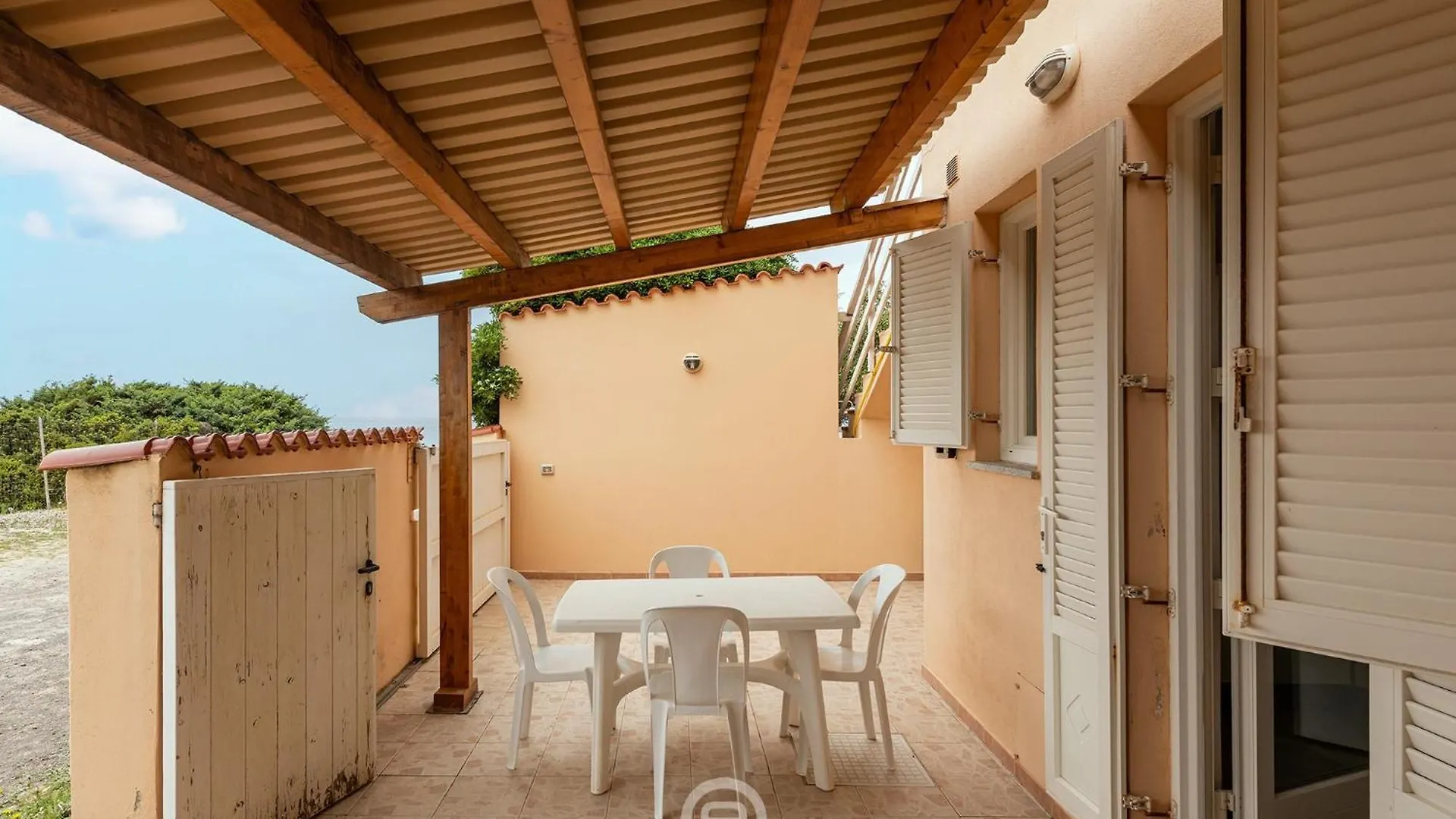 House Atena Sa Rocca Tunda 0*,