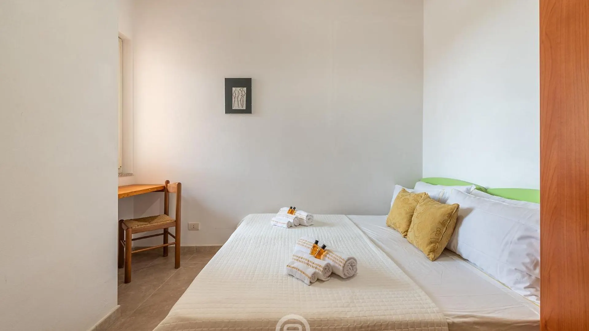 House Atena Sa Rocca Tunda 0*,  İtalya